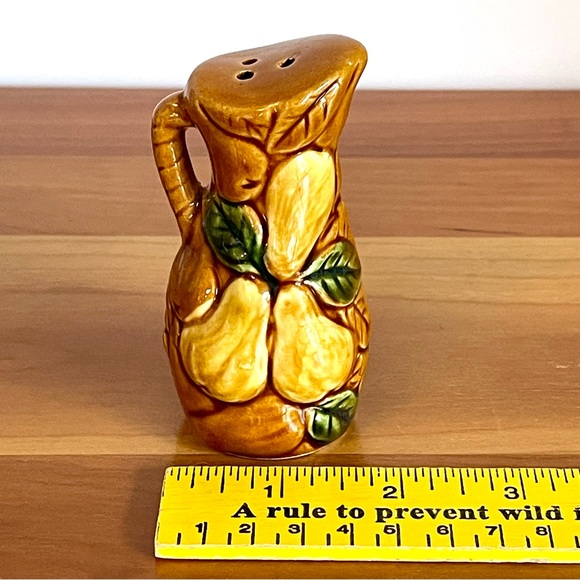 Pear Cluster Salt and Pepper Set - Picture 7 of 9